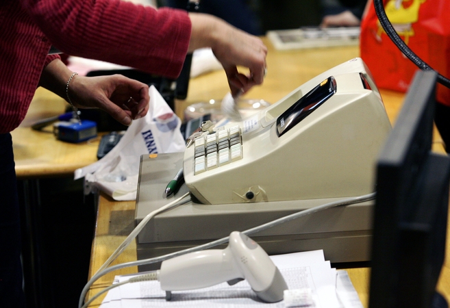 Ministerija – prieš, kad smulkus verslas kasos aparatus naudotų nuo 2027 metų gegužės