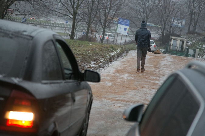 Kelininkai įspėja: dėl orų pokyčių eismo sąlygos gali būti sudėtingos
