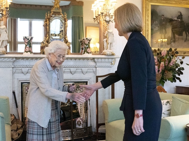 karalienė Elizabeth II ir Liz Truss