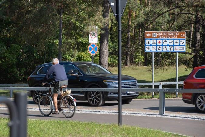 Sostinės paplūdimių prieigose – rinkliava už automobilių stovėjimą