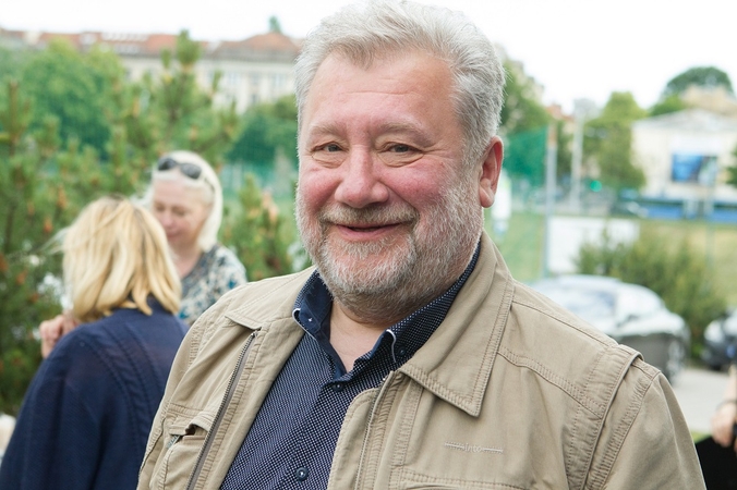 Pasirinkimas: S. Jakubauskas vardija: „Vieta tikrai maloni. Štai sėdžiu ir pro savo tris langus matau tvenkinį.“