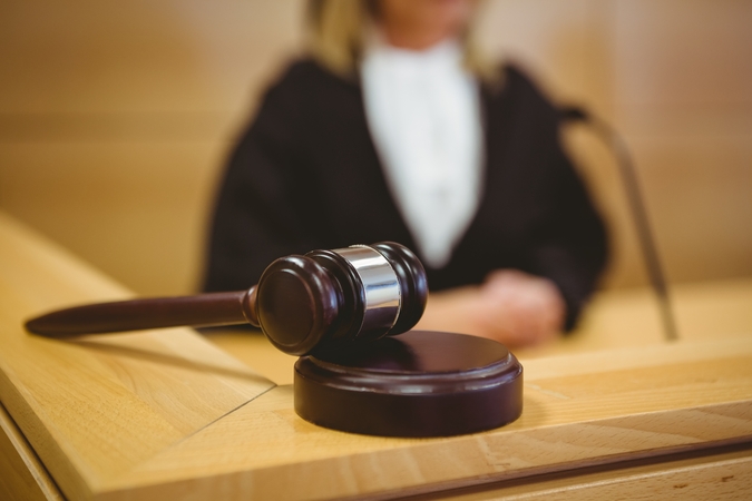 Teismui perduota baudžiamoji byla: Rusijos pilietis bandė nuskraidinti lėktuvą ir sraigtasparnį