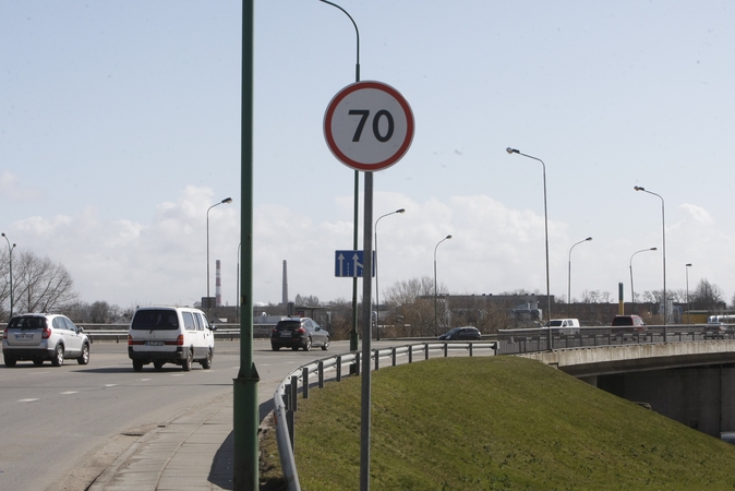 Pokyčiai: nuo balandžio 1-osios Mokyklos gatvės viaduku leidžiama važiuoti 70 kilometrų per valandą greičiu.
