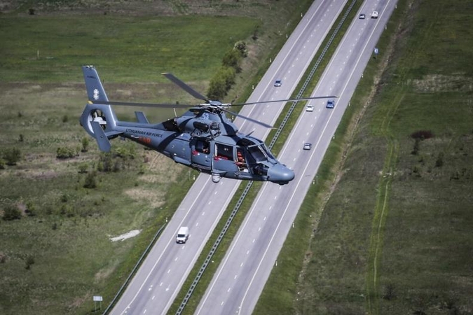 Laikas: sraigtasparnis AS-365 "Dauphin" virš Gargždų sodų ir Dovilų miestelio prašvilpė antradienio pavakarę.