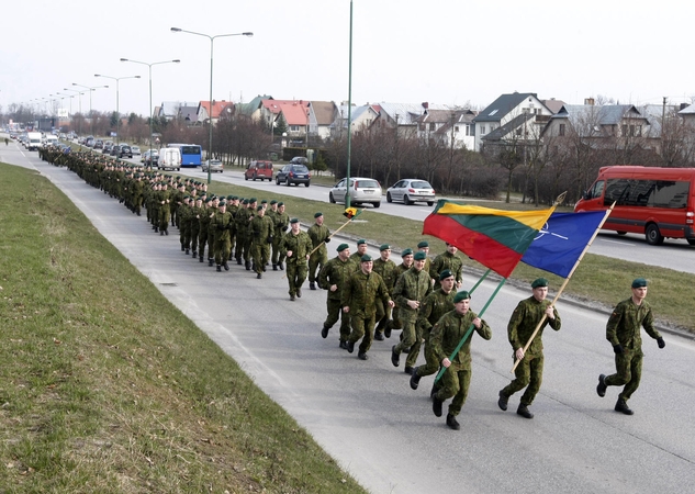 Narystę NATO kariai pažymėjo bėgimu