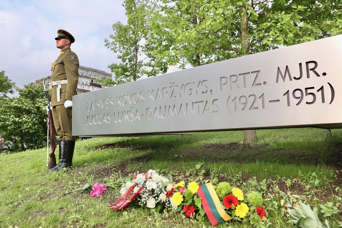 Vilniuje atidengtas paminklas partizanui Juozui Lukšai-Daumantui