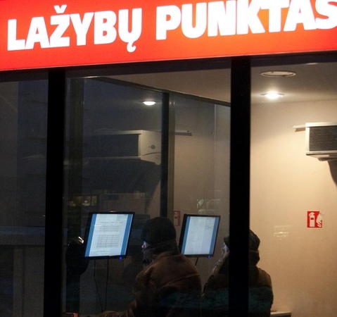 Apklausa: kuriam kandidatui į prezidentus pergalę prognozuoja lažybų dalyviai?