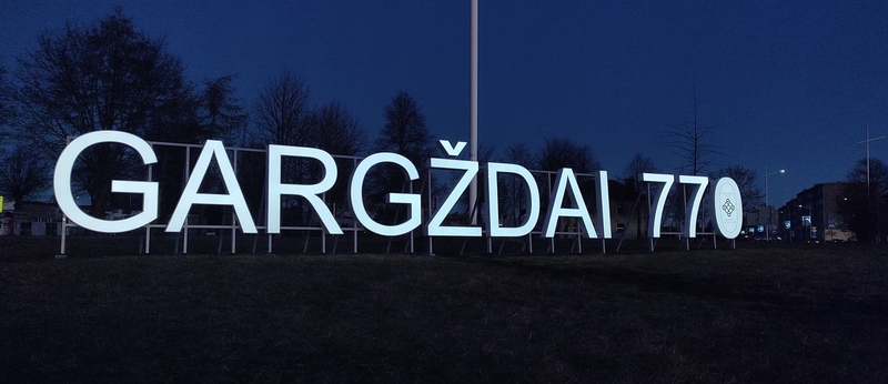 Jubiliejiniam Gargždų miesto gimtadieniui sukurtas ženklas kviečia įkvėpti istorijos