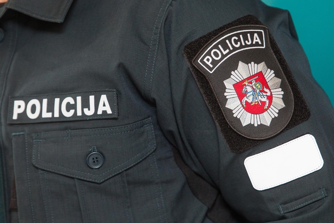 Policininku apsimetęs sukčius išviliojo 1,1 tūkst. eurų