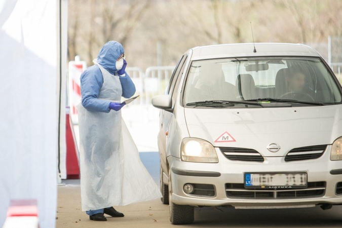 Karštoji linija: ne visi koronaviruso patikros mobilieji punktai dirba pilna apimtimi