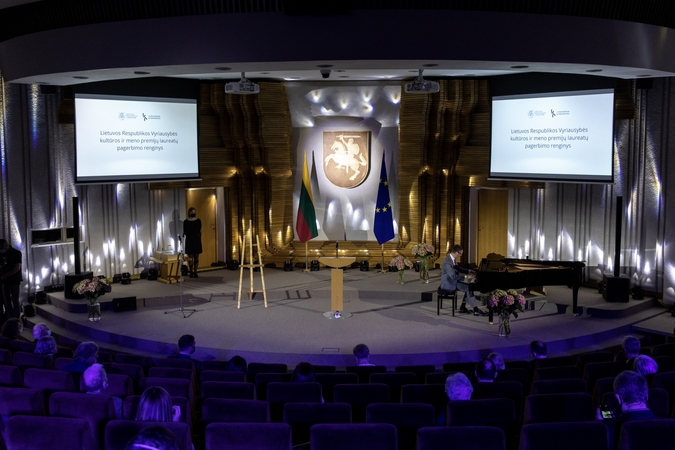 Dvylikai kūrėjų įteiktos Vyriausybės kultūros ir meno premijos