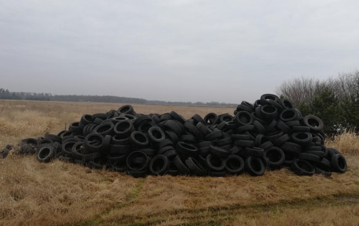 Klaipėdos rajone aptikta naudotų padangų krūva
