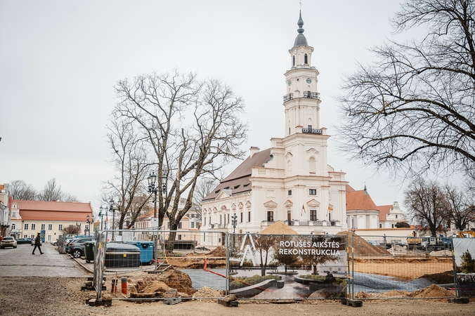 Rekonstruojamoje Rotušės aikštėje – archeologų aptikti istoriniai lobiai