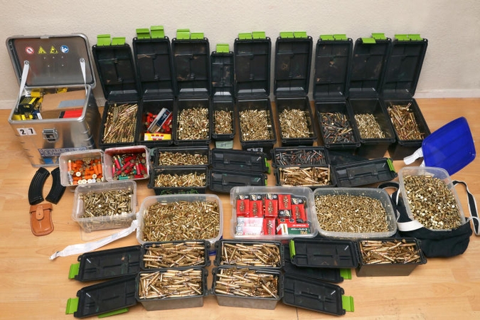 Berlyne per policijos reidus konfiskuota ginklų ir gausybė šaudmenų