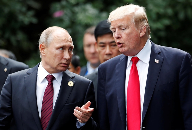 Vladimiras Putinas (kairėje) ir Donaldas Trumpas