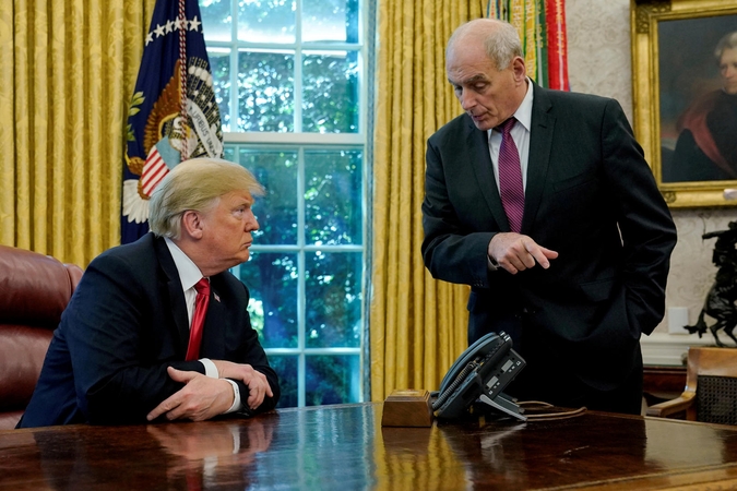 Donaldas Trumpas (kairėje) ir Johnas Kelly