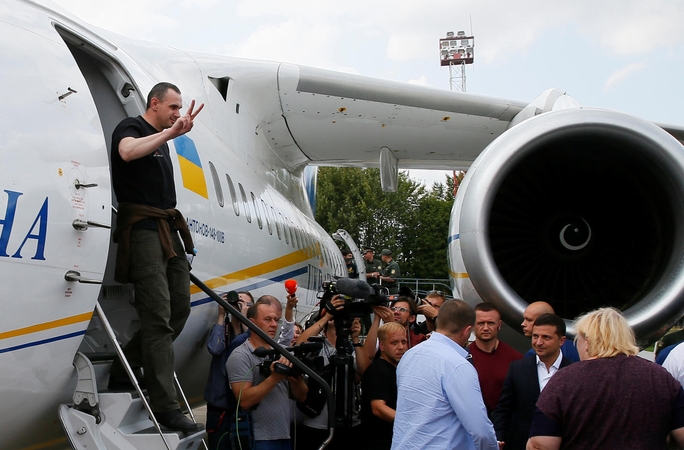 Rusijos ir Ukrainos lėktuvai paleidžiamus kalinius atskraidino į Maskvą ir Kijevą