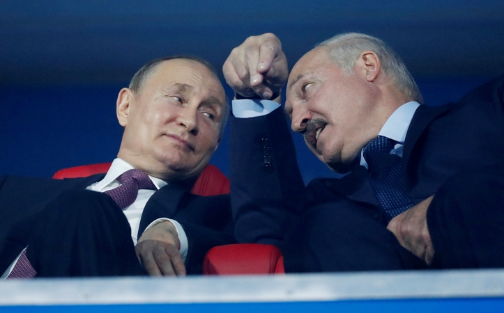 Vladimiras Putinas (kairėje) ir Aleksandras Lukašenka