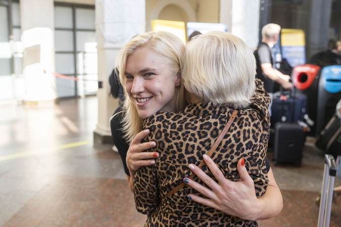Į Lietuvą sugrįžusi R. Meilutytė: vienas geresnių sprendimų buvo padaryti pertrauką