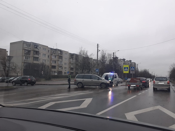 Kaune pasipylė avarijos, sužeistas žmogus išvežtas į ligoninę