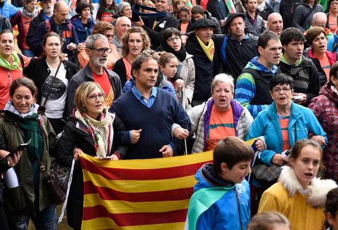 Katalonijos ultrakairioji partija grasina Madridui pilietiniu nepaklusnumu