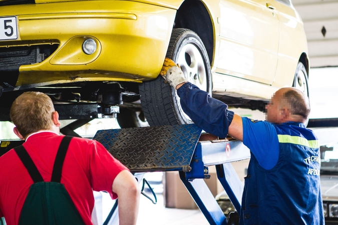Painiava: kai kuriems vairuotojams gali būti naujiena tai, kad padengus mašinos dugną antikorozine danga automobilis gali negauti techninės apžiūros lapo.