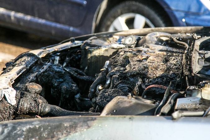 Pleškėjo automobiliai: įtaria padegimą