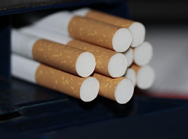 Negavę cigarečių, vyrai šovė į ranką