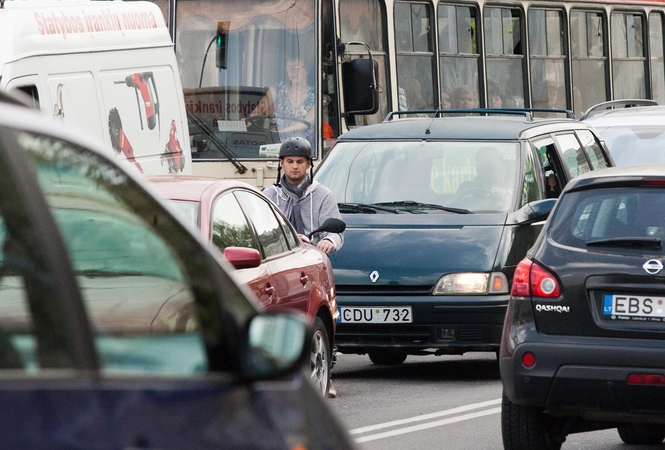 Geros žinios vairuotojams: nereikės vežiotis krūvos dokumentų