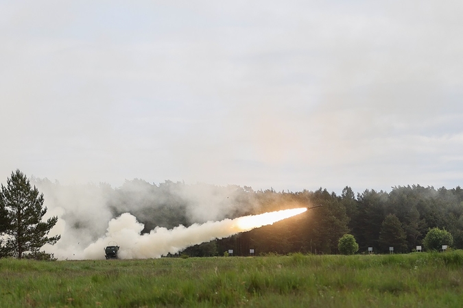L. Kasčiūnas apie HIMARS šaudymo pratybas Lietuvoje: tai – naujovė, siunčiant aiškią žinią