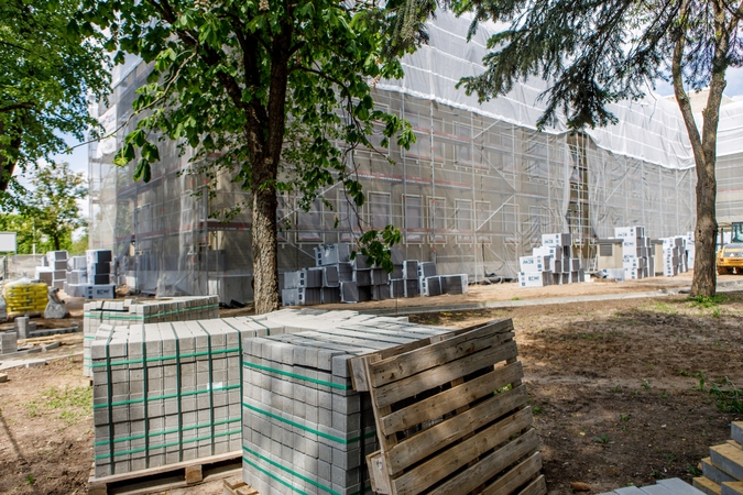 Pokyčiai: Jovarų g. modernizuojamas pastatas.