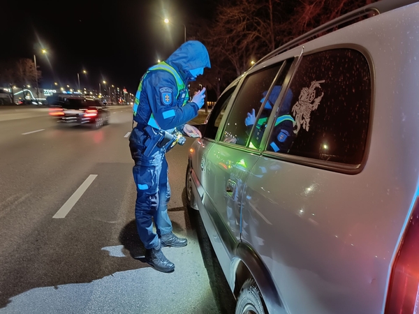 Greitį beveik dvigubai viršijusio vairuotojo pasiaiškinimas: skubu į darbą