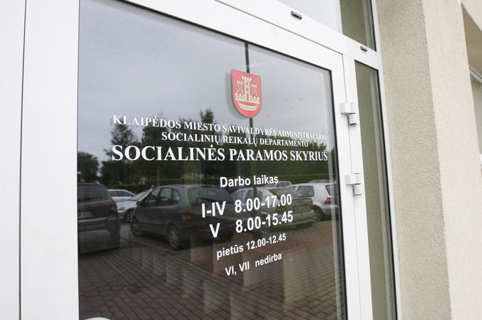 Eilės: dėl didelio prašymų skaičiaus klaipėdiečiai konsultacijai Socialinės paramos skyriuje registruojami tik balandžio mėnesiui.