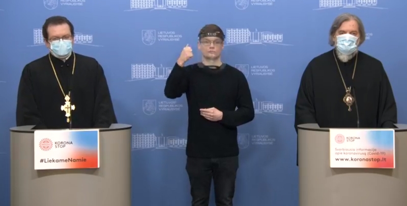 Arkivyskupijos kancleris kun. Vitalijus Mockus (kairėje) ir  Vilniaus ir Lietuvos metropolitas Inokentijus (dešinėje)