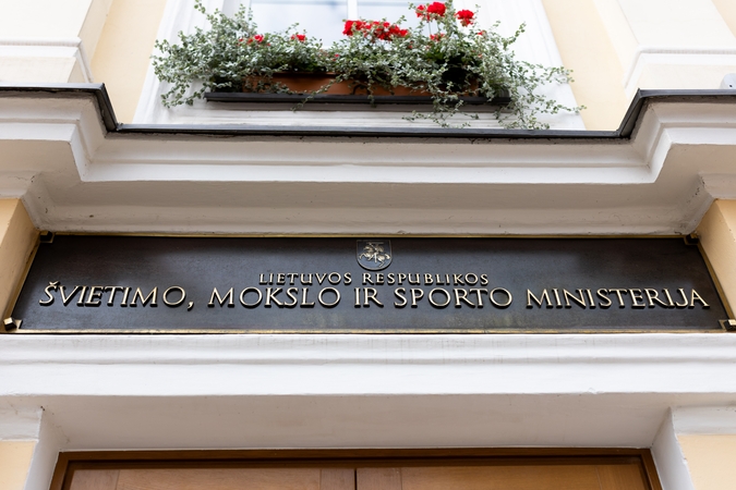 Žiniasklaida: ŠMSM išvažiuojamasis pasitarimas mokesčių mokėtojams atsiėjo 13 tūkst. eurų