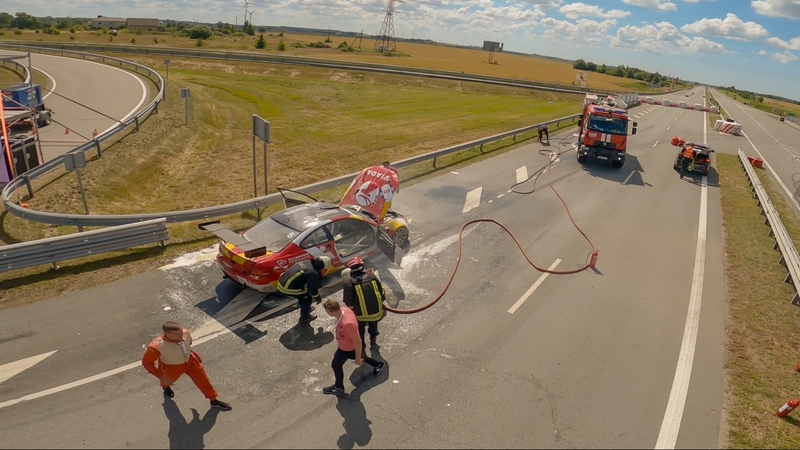„Aurum 1006 km lenktynėse“ – pirmieji nuostoliai: išpurškė net aštuonis gesintuvus 