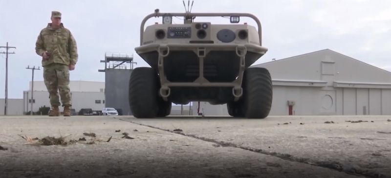 Robotai kariaus išvien su žmonėmis