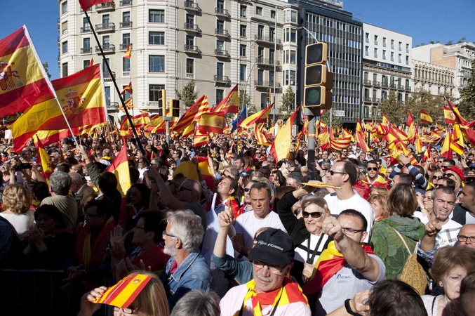 Madridui perėmus Katalonijos kontrolę Ispanijoje tvyro nežinomybė