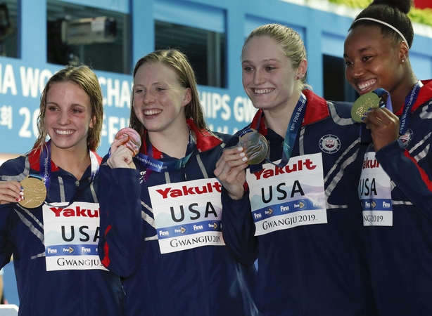 Regan Smith, Lilly King, Kelsi Dahlia ir Simone Manuel