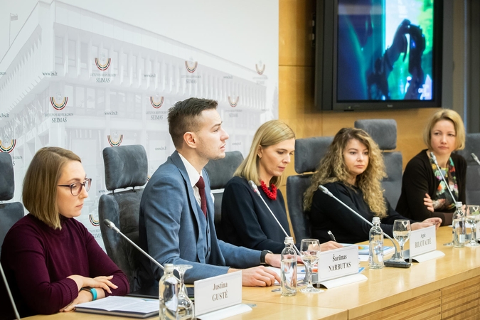 Onkologiniai ligoniai tvirtina patiriantys diskriminaciją: sunkumų kyla ne tik darbe