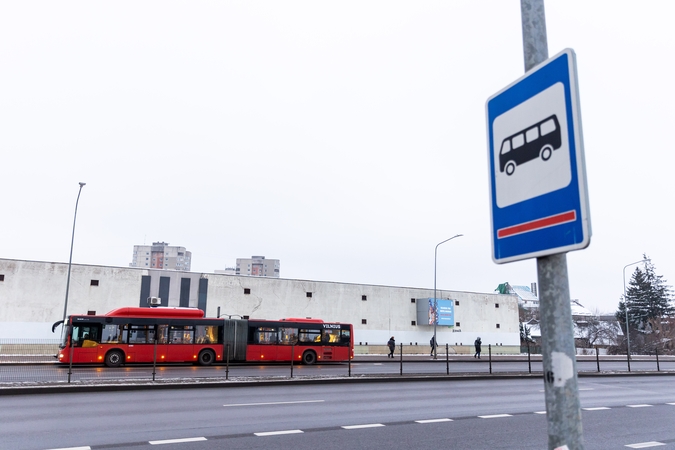 Šiurpus radinys vienoje sostinės viešojo transporto stotelių: aptiktas mirusio vyro kūnas