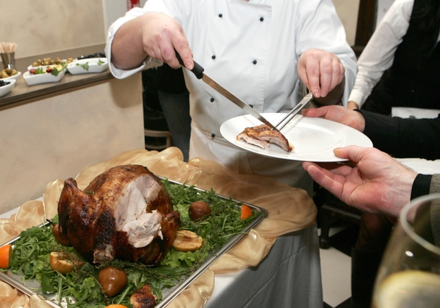 Per metus labiausiai brango viešbučių, kavinių ir restoranų paslaugos