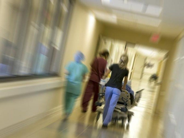 Vilniuje neblaivus motociklininkas sukėlė avariją, susižalojo ir pabėgo iš ligoninės
