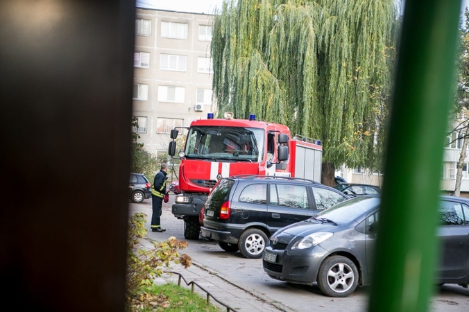 Šilutės rajono daugiabutyje – sprogimas: dalis buto sienos išgriuvo į laiptinę