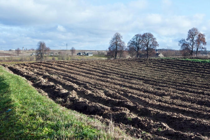 Raseinių rajone ilgapirščiai nugvelbė senolio 17 tūkst. eurų vertės mėšlo kratytuvą