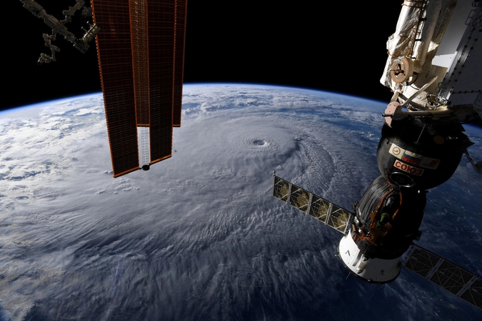 Paaiškėjo pirmieji astronautai, vyksiantys į misiją kosmose