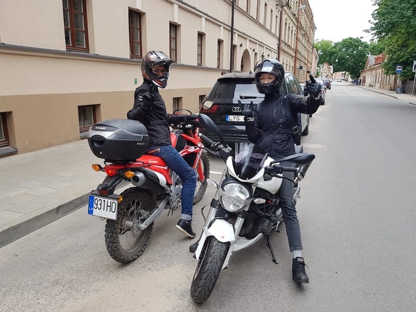 „Aurum 1006 km lenktynių“ programoje esančiose 108 km moterų iššūkio varžybose – pulkas debiutančių