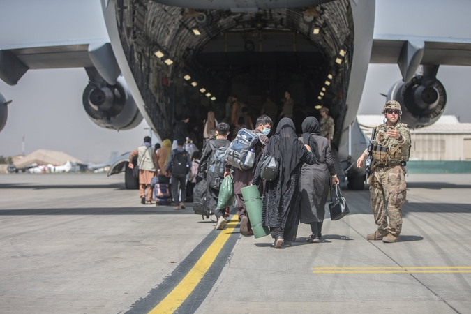 NATO ėmėsi koordinuoti žmonių evakuaciją iš Kabulo