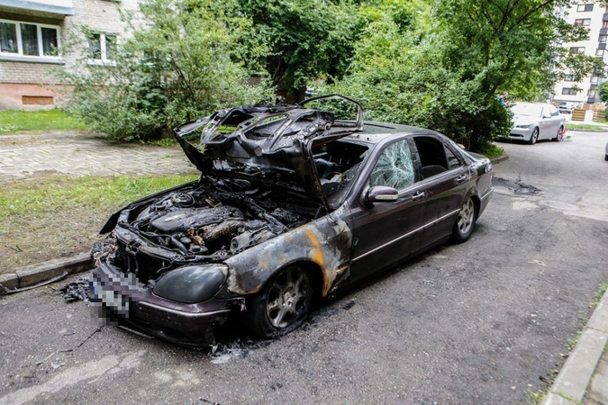 Kaune degė du automobiliai: įtariamas padegimas