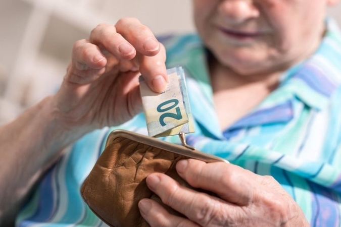 Klaipėdoje vėl darbuojasi apgavikės: savo namuose apvogta senolė